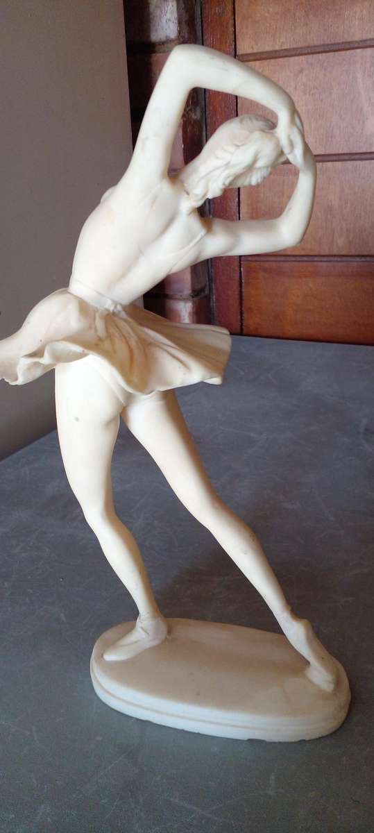 Timeless vintage albaster statue Ballerina. Great decor asset. See desc.