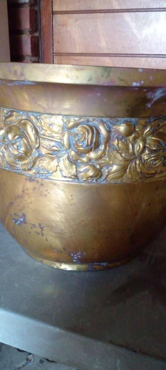 MASSIVE VICTORIAN VINTAGE BRASS PLANTERS ' POT IN YELLOW COPPER.SEE DESC.