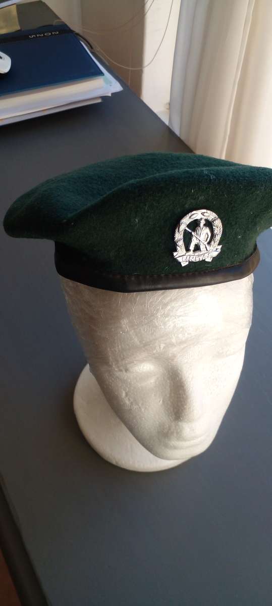 OLD SADF COMMANDOS BERET , WITH COMMANDOS BERET BADGE