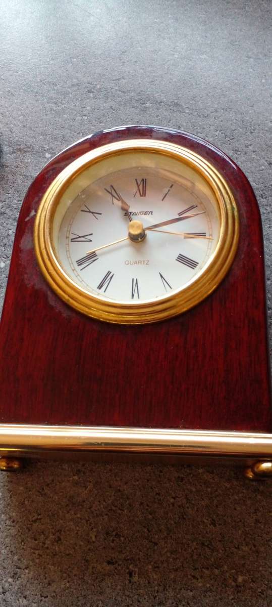 3x old Classics , selling as spares and repairs. Not working.See DESC.