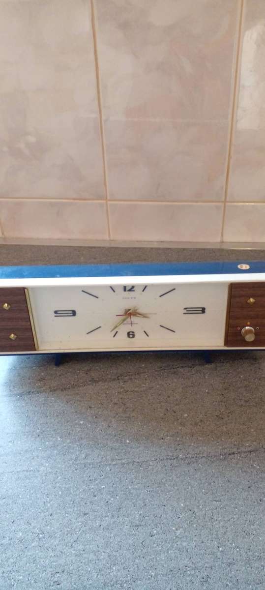 3x old Classics , selling as spares and repairs. Not working.See DESC.