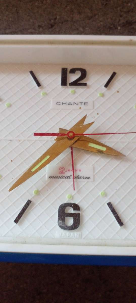 3x old Classics , selling as spares and repairs. Not working.See DESC.