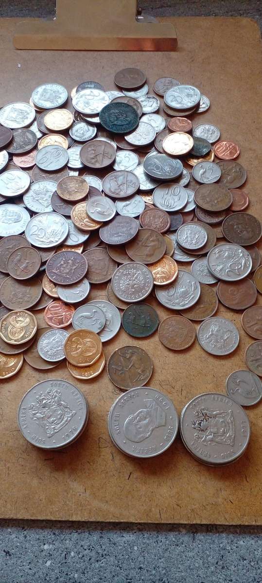 MIXED SA COIN JOB LOT. 10X OLD NICKEL BOK 1 RAND COINS INCLUDED. BID PER LOT.