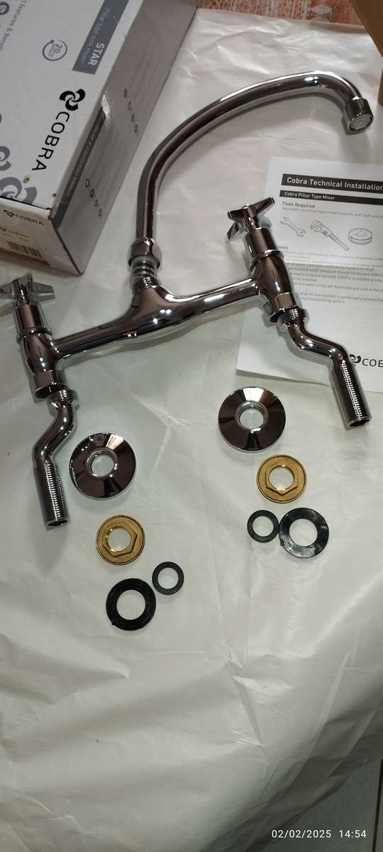 Cobra STAR Sink Mixer_Swivel Spout_2 Taphole_Heavy Pattern