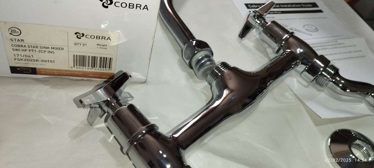 Cobra STAR Sink Mixer_Swivel Spout_2 Taphole_Heavy Pattern