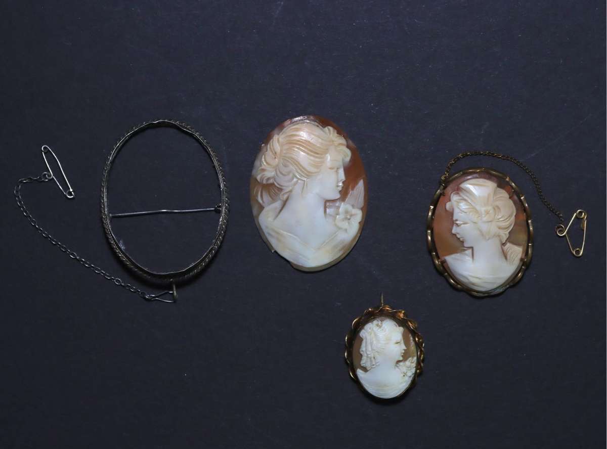 Wow 3 x beautiful vintage cameos!!! Please read description.