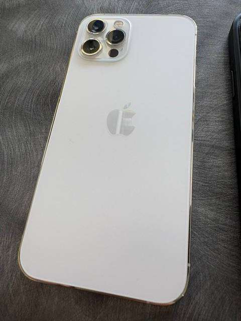 IPHONE 12 PRO 256GB MEMORY CLEAN WITH EXTRA'S BATTERY HEALTH 100%