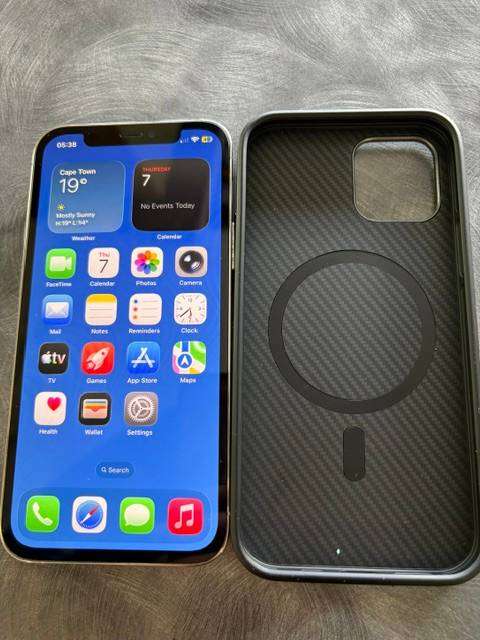 IPHONE 12 PRO 256GB MEMORY CLEAN WITH EXTRA'S BATTERY HEALTH 100%