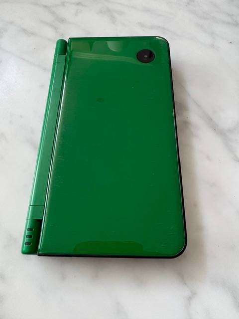 NINTENDO DSI XL GREEN WITH GAMES AND EXTRA'S