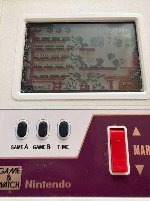 NINTENDO GAME AND WATCH 1983 MARIO BROS HAND HELD GAME