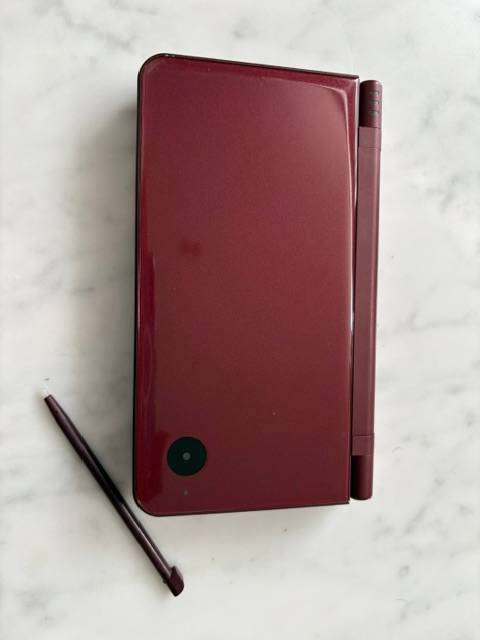 NINTENDO DSI XL CLEAN CONDITION WITH SUPER MARIO BROS