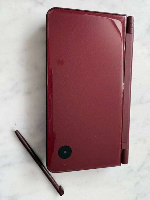 NINTENDO DSI XL CLEAN CONDITION WITH SUPER MARIO BROS