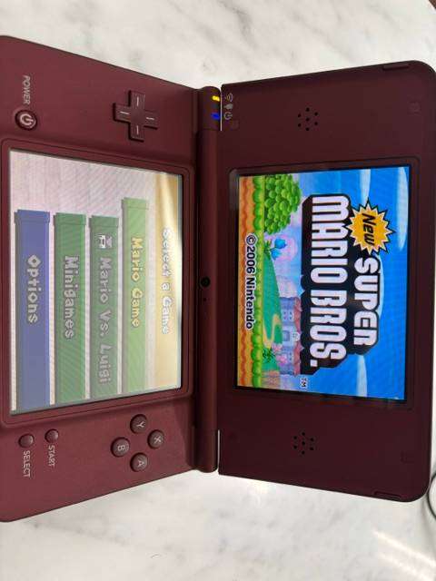 NINTENDO DSI XL CLEAN CONDITION WITH SUPER MARIO BROS