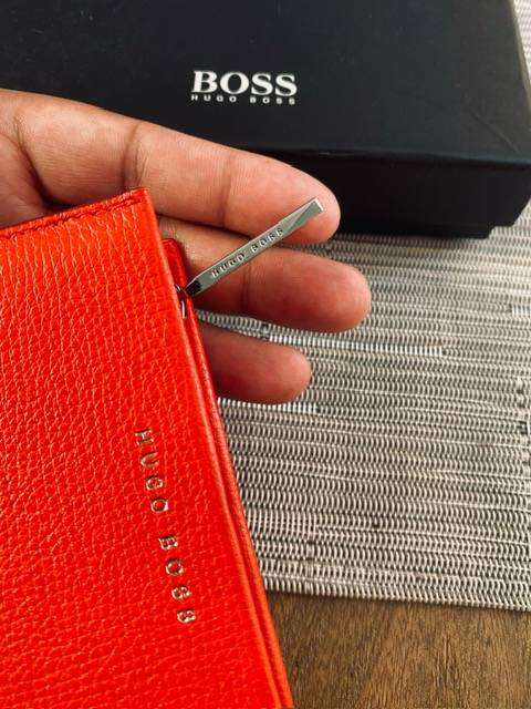 HUGO BOSS WALLET LIKE NEW WITH BOX
