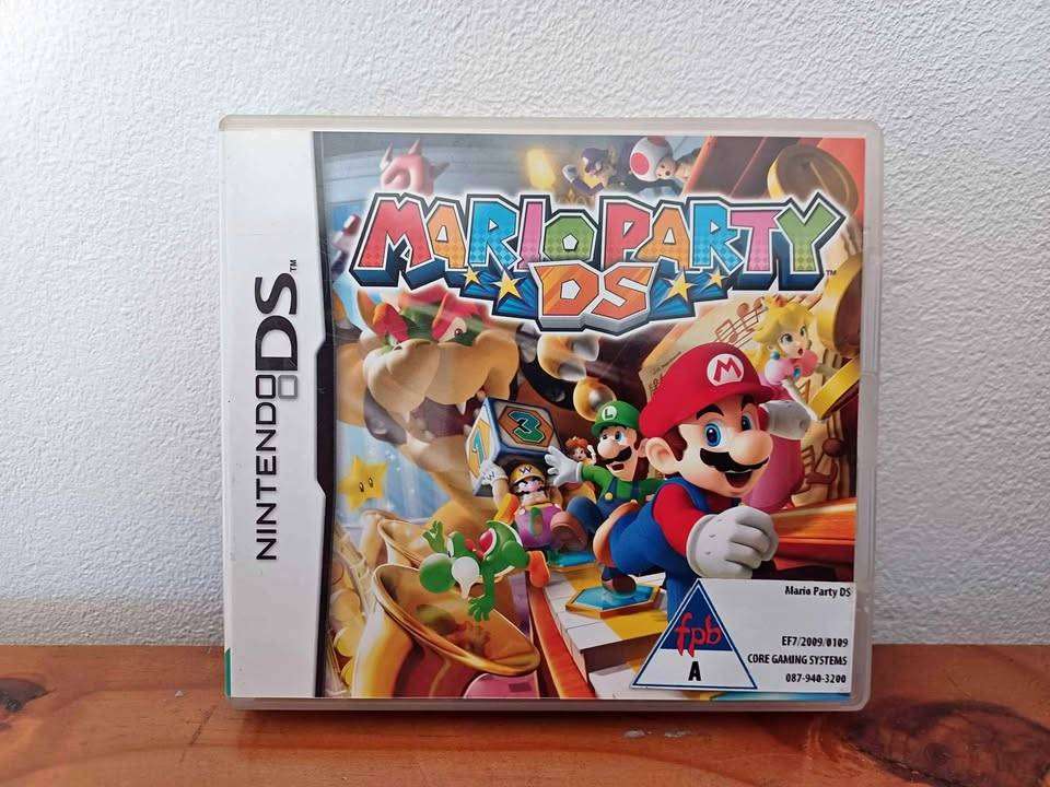 NINTENDO DS LITE IMMACULATE ORIGINAL BOX/CHARGER/BOOKLETS/GAMES