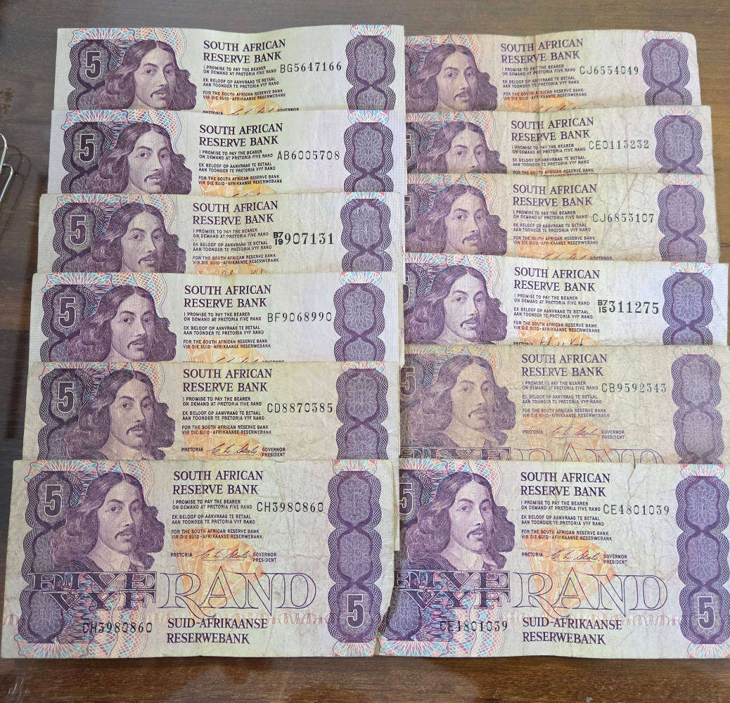 R5 banknote lit