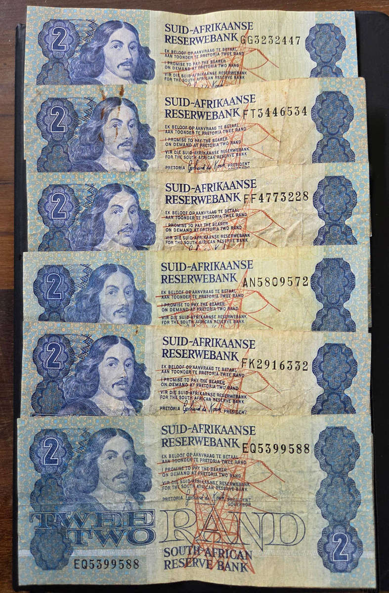 R2 banknote lot.