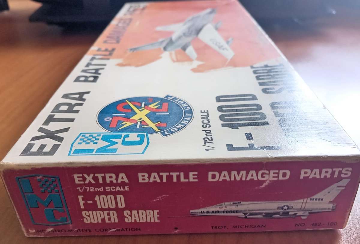 IMC Model, F-100 North American F-100 Super Sabre `extra battle damaged`