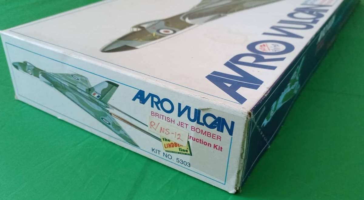 Lindberg Model, Avro Vulcan British Delta Wing Jet Bomber, No. 5303, 1:96 Scale