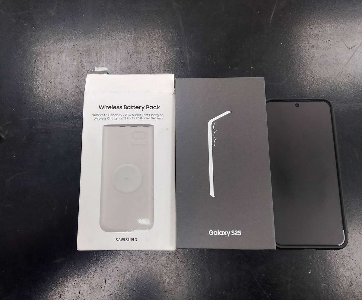 Samsung S25 with wireless power Bank