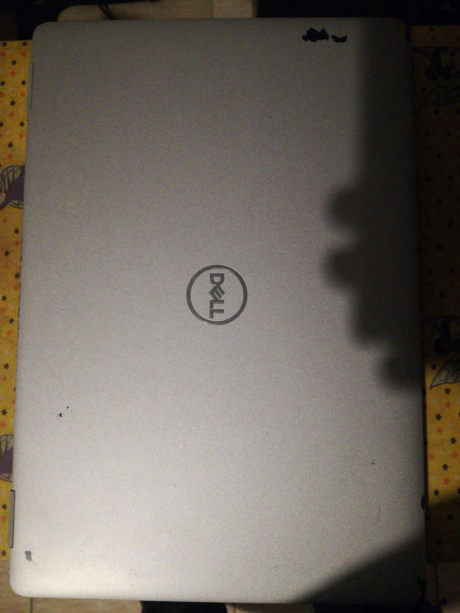 Dell latitude 5320 i5 11th gen, 8GB Ram,256gb ssd. Needs screen and top cover