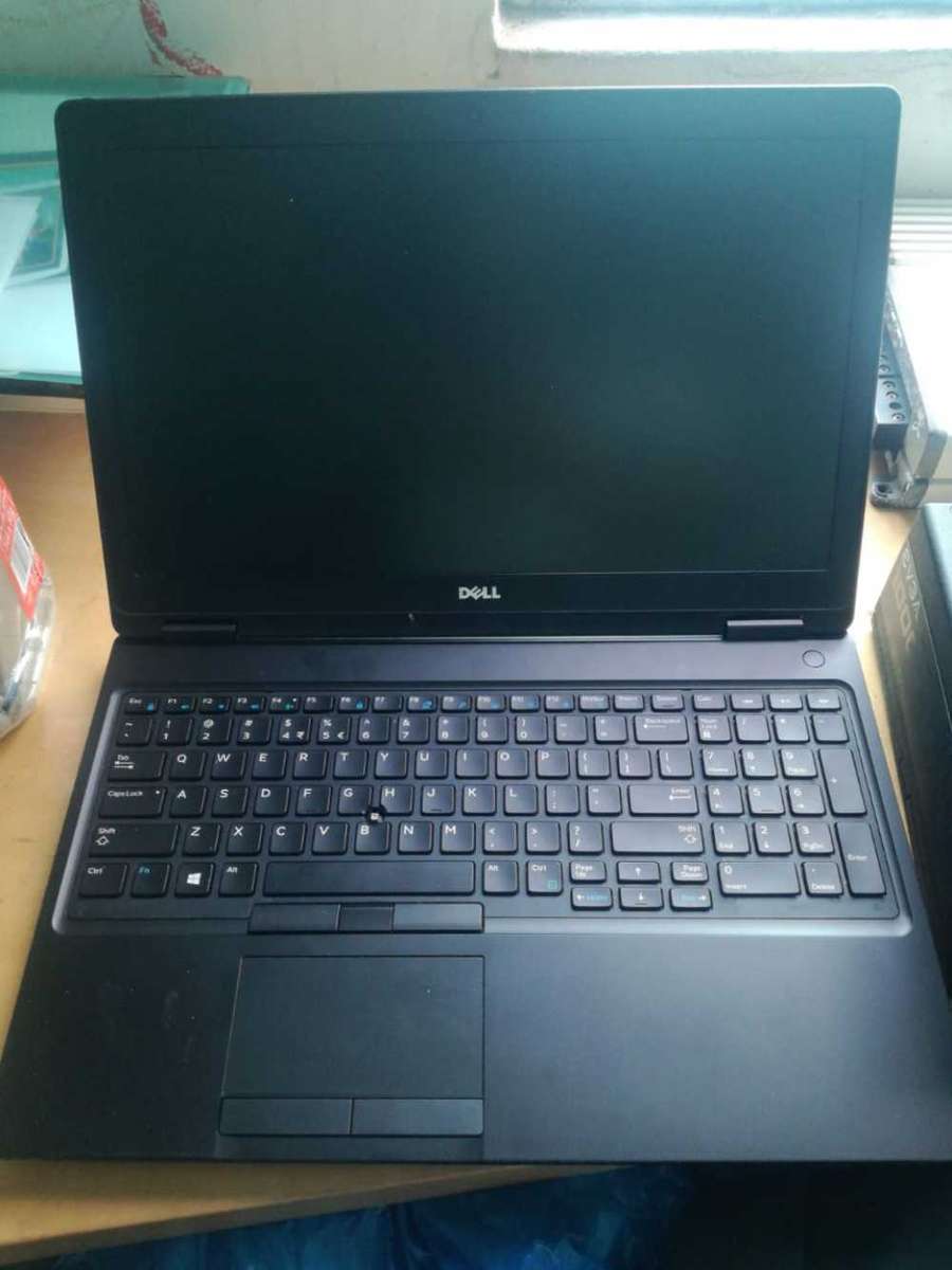 Dell Latitude 15.6inch Laptop: i5 8th gen, 8GB RAM, 500GB HDD. Ink on side screen, selling as spares