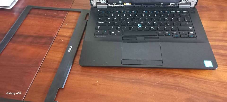 Dell Latitude E5470 14inch Laptop. I5 6th gen, 4GB Ram, 500GB HDD. Needs screen bezel and battery.