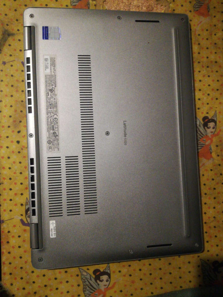 Dell latitude 5320 i5 11th gen, 8GB Ram,256gb ssd. Needs screen and top cover