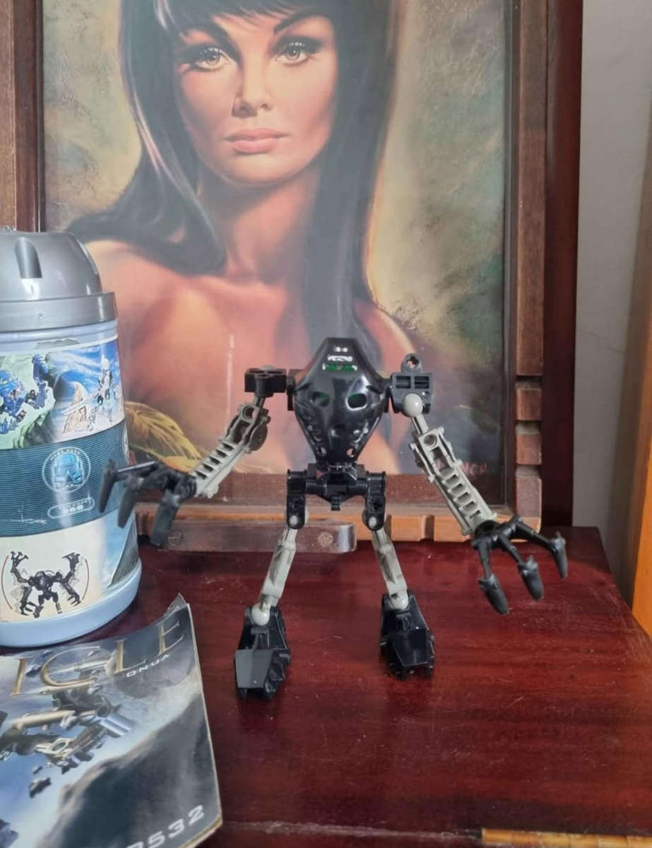 Vintage Lego Technic "Onua" Bionicle black