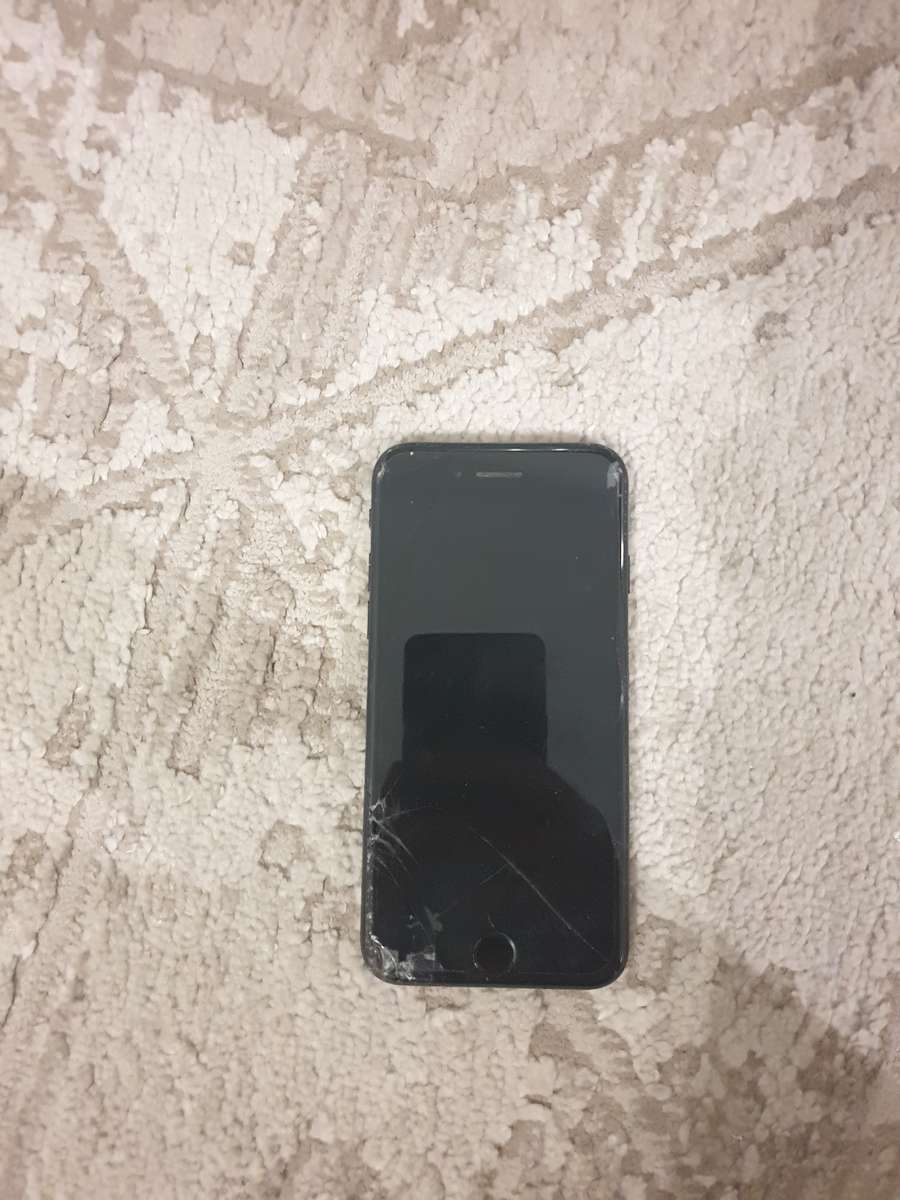 iPhone SE 2020 2nd Gen 64GB