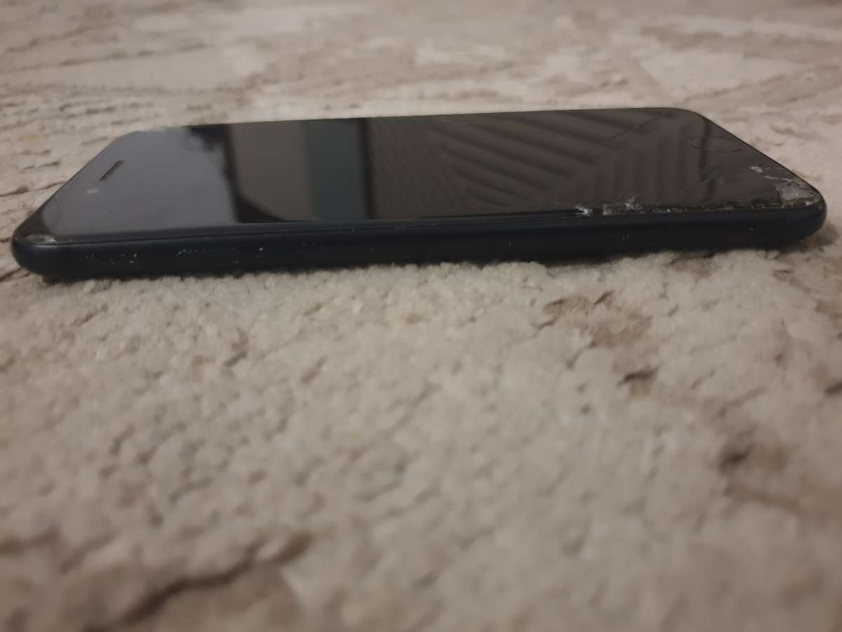 iPhone SE 2020 2nd Gen 64GB