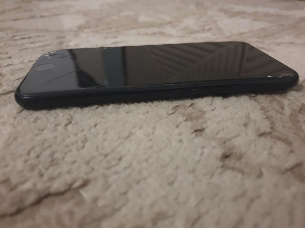 iPhone SE 2020 2nd Gen 64GB