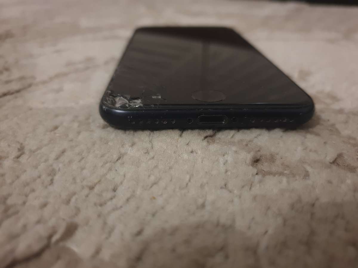 iPhone SE 2020 2nd Gen 64GB