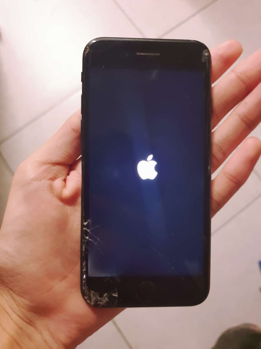 iPhone SE 2020 2nd Gen 64GB