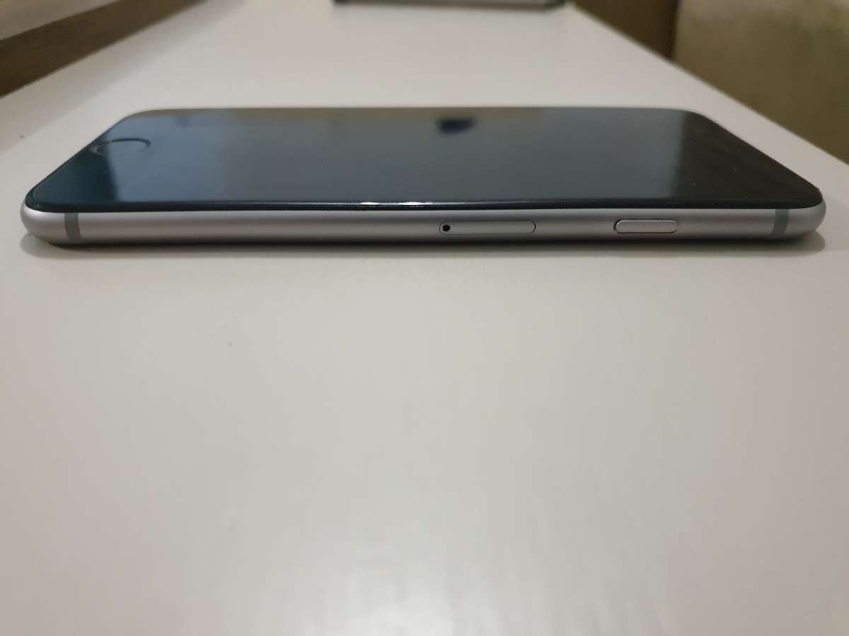iPhone 6S 64GB mint condition