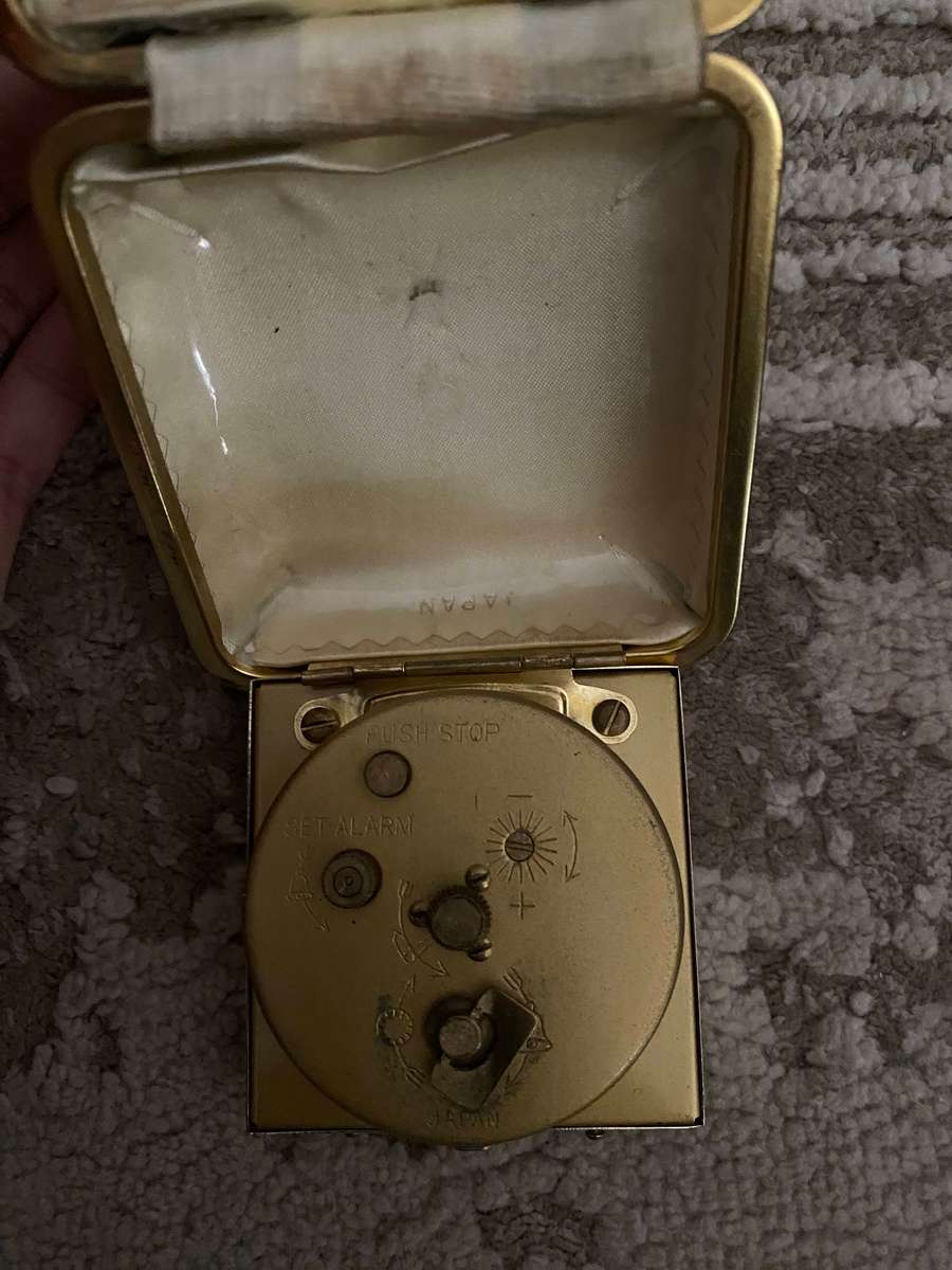 Vintage Seiko alarm clock unsure how to operate