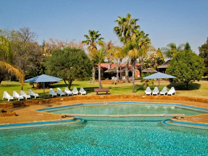 Midweek @ Manzi MOnate 6 Sleeper 10-14 February ( 4 adults 2 kids under 12)