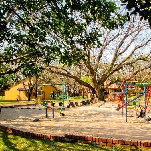 Midweek @ Manzi MOnate 6 Sleeper 10-14 February ( 4 adults 2 kids under 12)