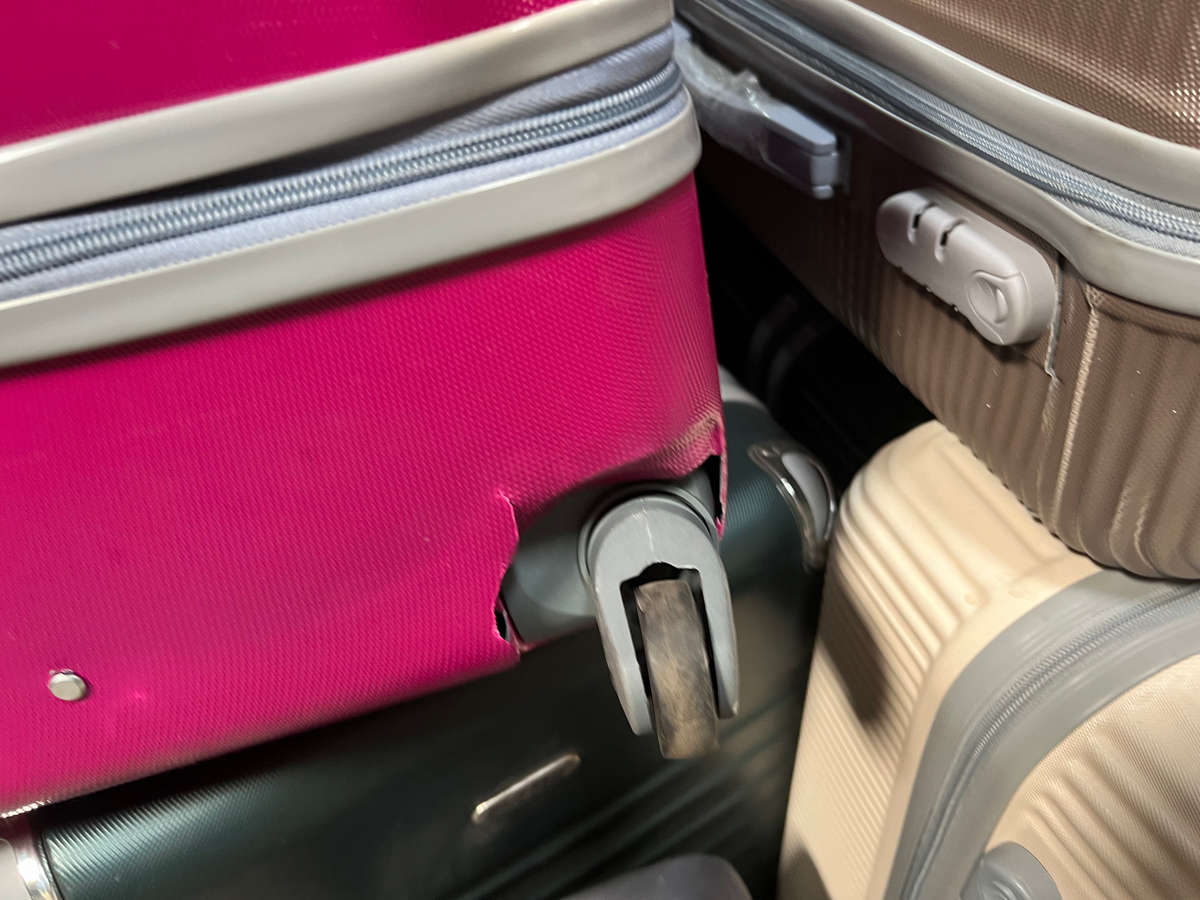 3 Piece Hard Outer Shell Luggage Set - Pink - 2 WHEELS CRACKED ON BIG SIZE LUGGAGE ONLY