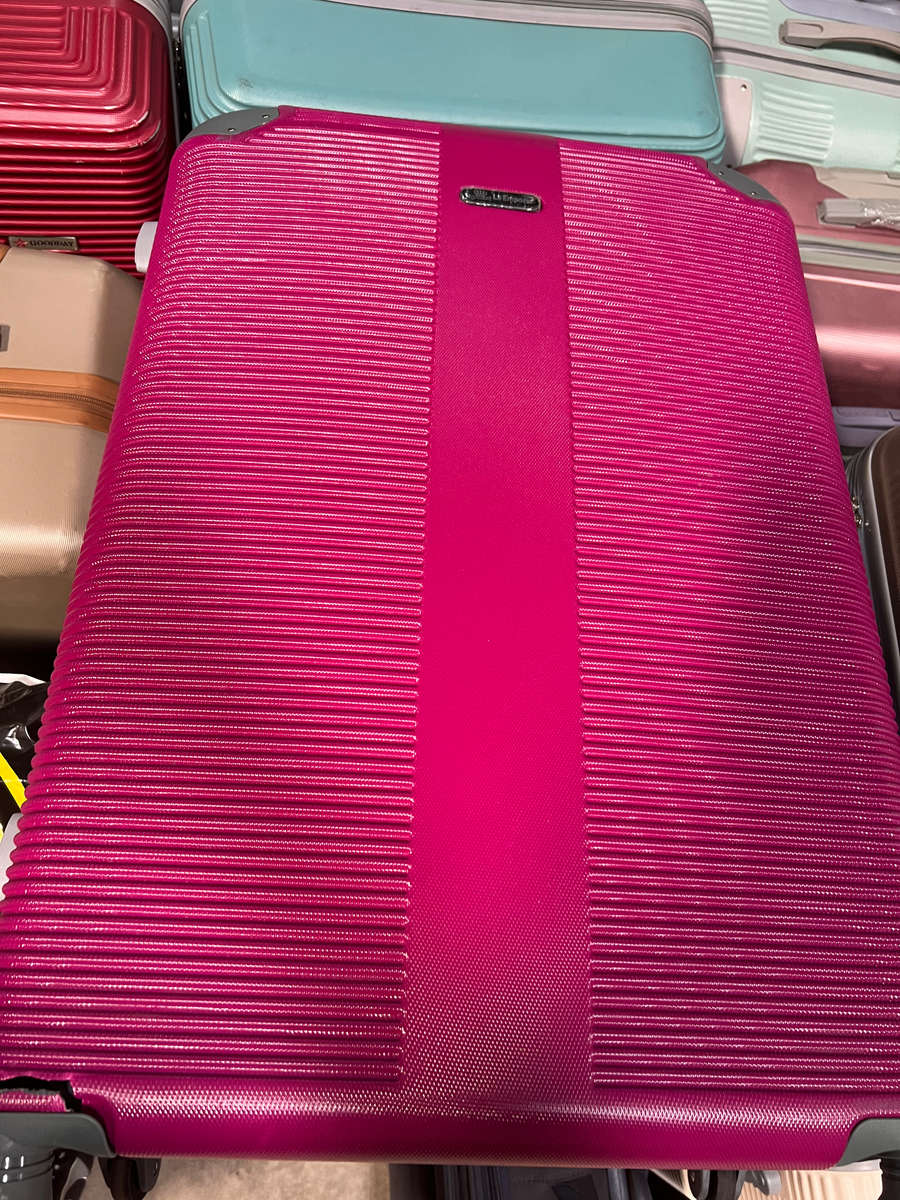 3 Piece Hard Outer Shell Luggage Set - Pink - 2 WHEELS CRACKED ON BIG SIZE LUGGAGE ONLY