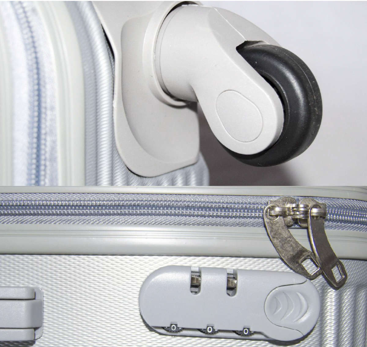 Hard Outer Shell Travel Luggage Set - 3 Piece - Silver