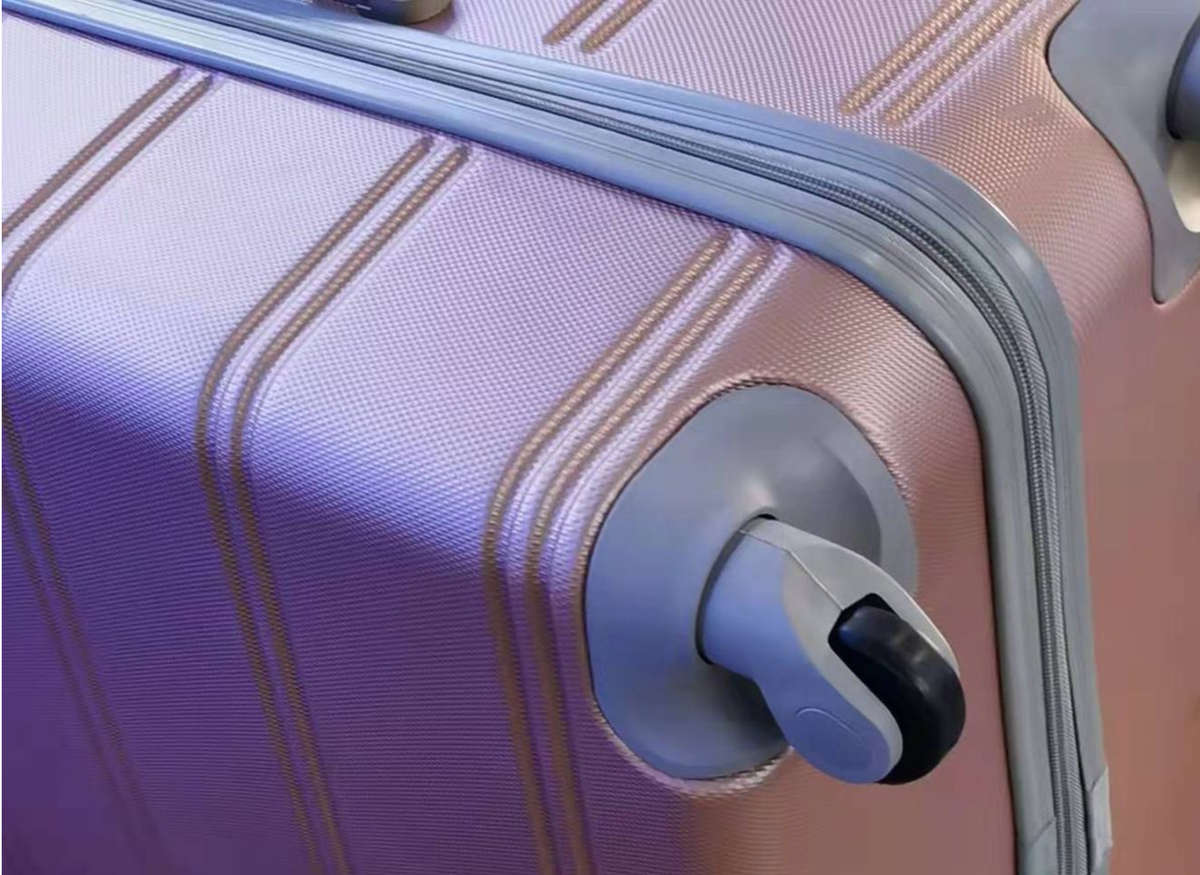 3 Piece Hard Outer Shell Luggage Set - Rose Gold