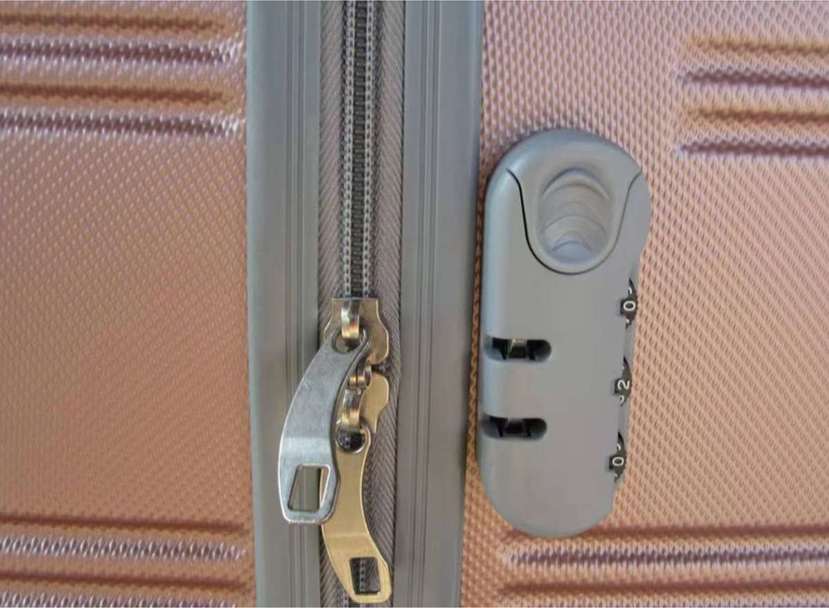 3 Piece Hard Outer Shell Luggage Set - Rose Gold