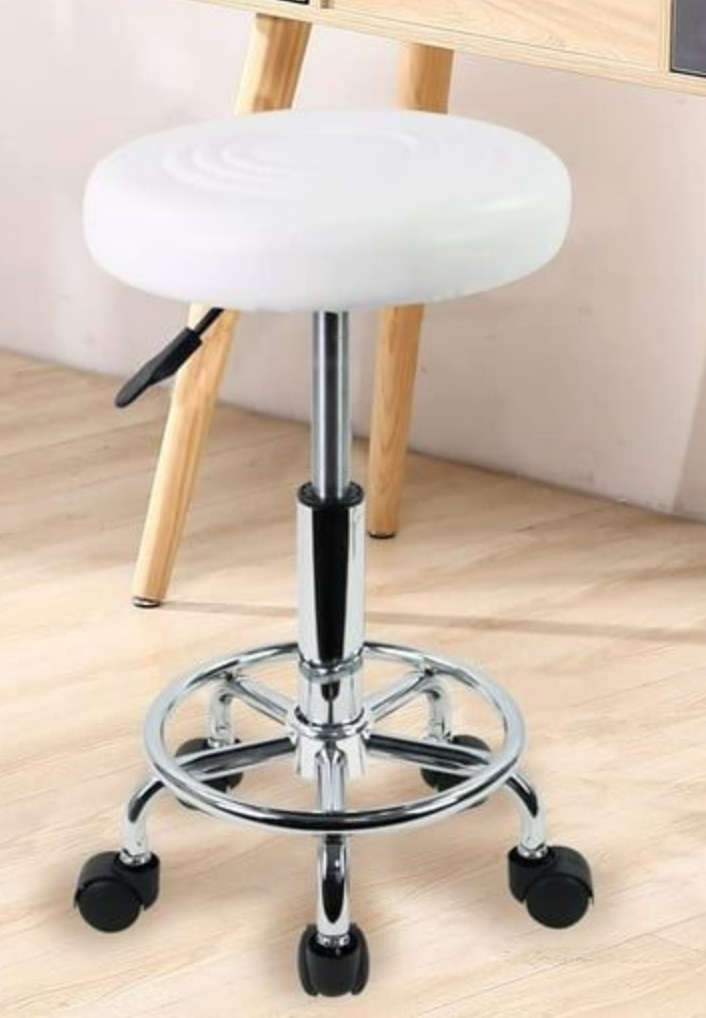 White Modern and Adjustable Mini Bar Stool with Wheels READ DESCRIPTION AND SEE PICTURES