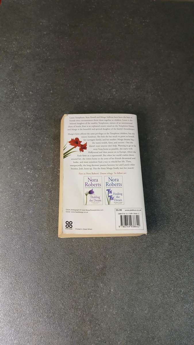 Daring to Dream by Nora Roberts (Author)