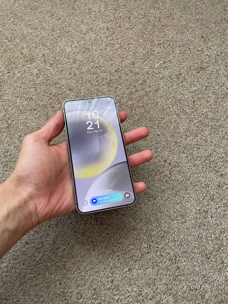 Samsung S24 128gb Dual sim 8gb ram with cover