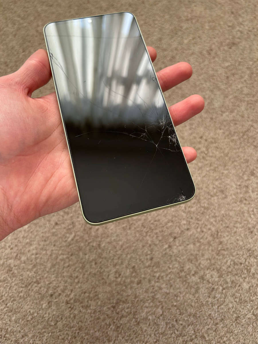 Samsung Galaxy A05 64GB LTE Dual Sim cracked screen
