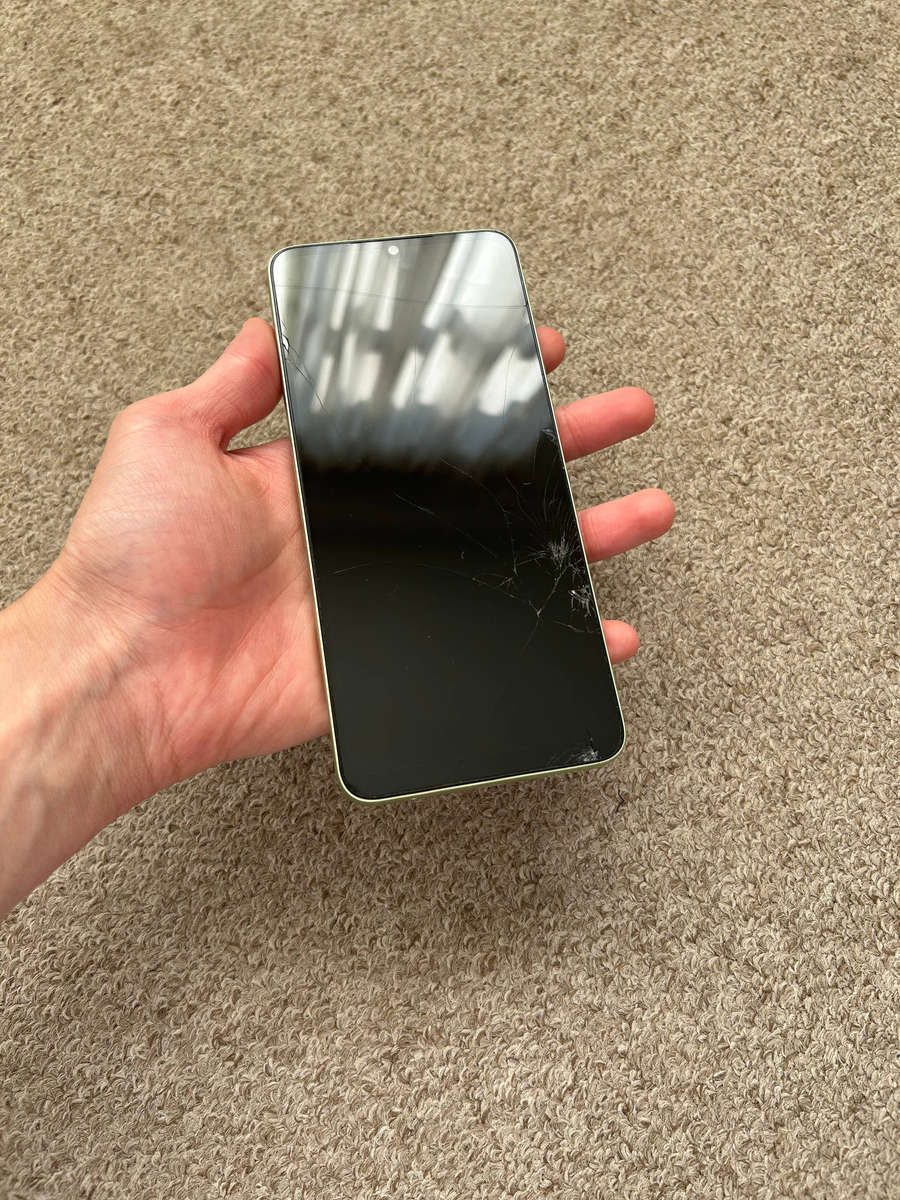 Samsung Galaxy A05 64GB LTE Dual Sim cracked screen