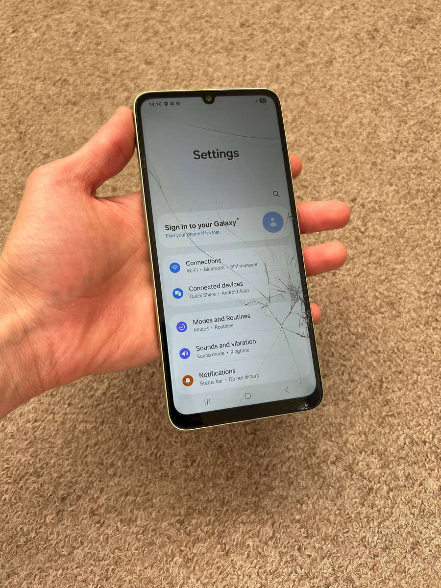 Samsung Galaxy A05 64GB LTE Dual Sim cracked screen