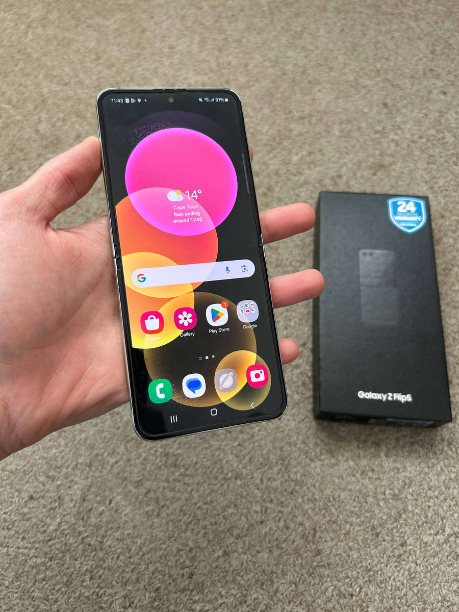 Samsung Galaxy Z Flip 5 256GB 8gb ram Dual sim good condition with box